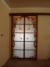 Межкомнатная дверь с витражными стеклами